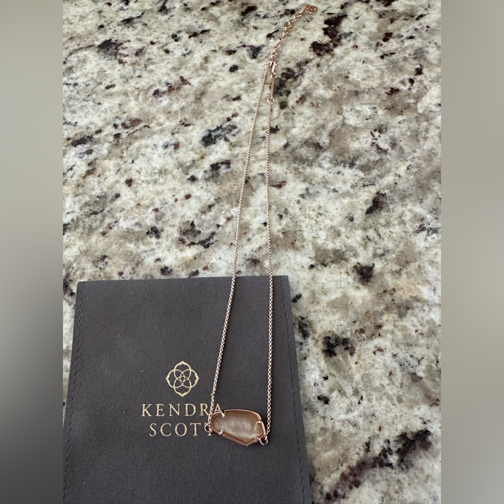 Kendra Scott necklace
